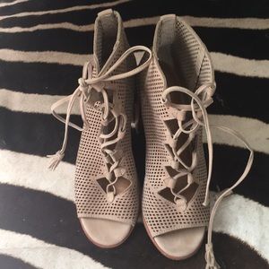 Frye Gabby Perforated Ghillie Peep Toe Sandal